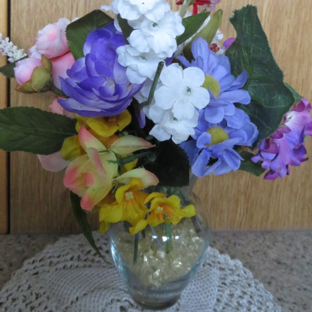 SILK Flowers with Glass Vase 11" High (K35)